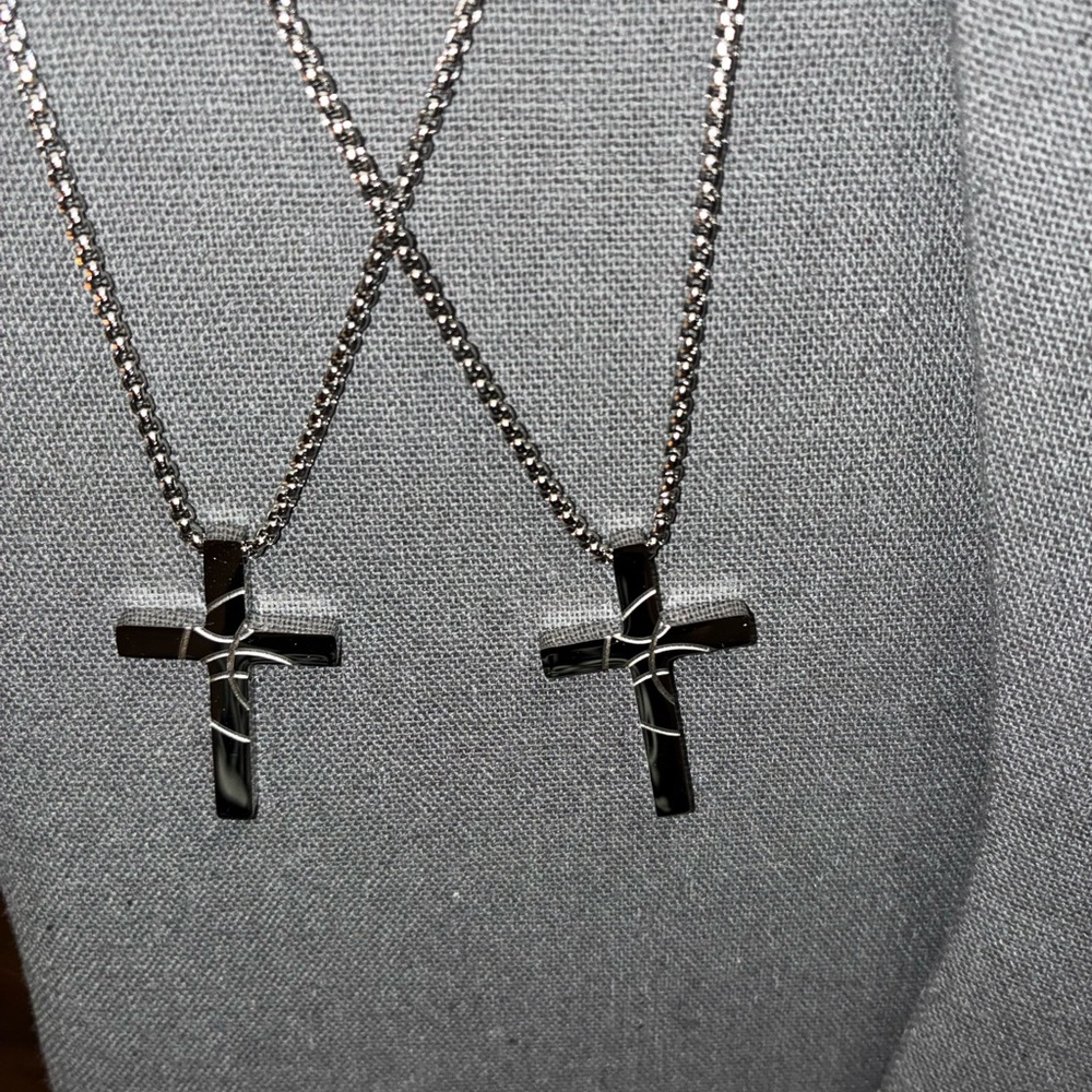 UNISEX BASKETBALL ENGRAVED
STAINLESS STEEL
NECKLACES WITH BIBLE VERSES